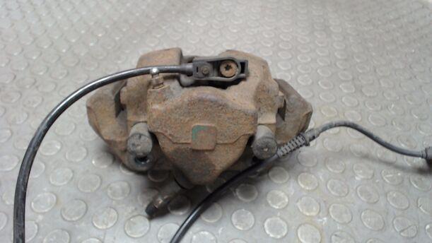 Foto: BREMSSATTEL VORN LINKS eines Mercedes-Benz CLK Coupe 200 Kompressor