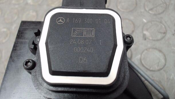 Foto: GASPEDAL ( AUTOMATIKGETRIEBE ) eines Mercedes-Benz A 150