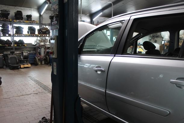 Foto: TÜR VORN LINKS eines Opel Zafira 1.9 CDTI Automatik