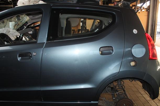 Foto: TÜR HINTEN LINKS eines Suzuki Alto 1.0