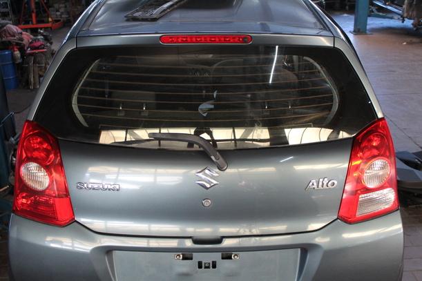 Foto: HECKKLAPPE/ HECKDECKEL eines Suzuki Alto 1.0