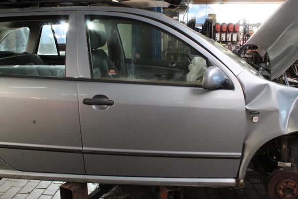 Foto: TÜR VORN RECHTS eines Skoda Fabia 1.4 Combi