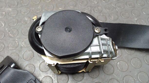 Foto: SICHERHEITSGURT HINTEN LINKS eines Renault Megane 2.0 Coupe-Cabriolet Aut.
