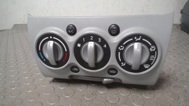 Foto: HEIZUNGSBETÄTIGUNG eines Suzuki Alto 1.0