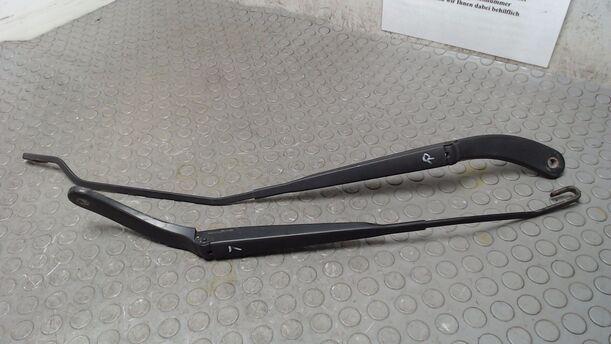 Foto: SCHEIBENWISCHERARME VORN eines Renault Megane 2.0 Coupe-Cabriolet Aut. CLX