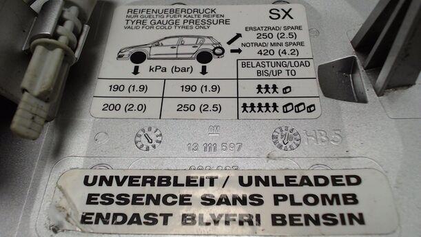 Foto: TANKKLAPPE / TANKDECKEL eines Opel Astra 1.8 CLX
