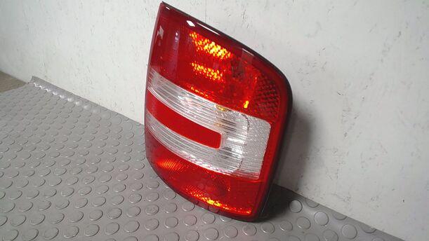 Foto: HECKLEUCHTE/ RÜCKLEUCHTE ( COMBI/ STUFENHECK/ FACELIFT ) eines Skoda Fabia 1.4 TDI Combi CLX