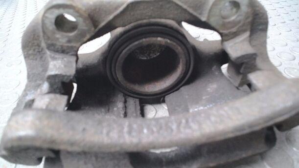 Foto: BREMSSATTEL VORN RECHTS ( LUCAS ) eines VW Passat Variant 1.8 GL