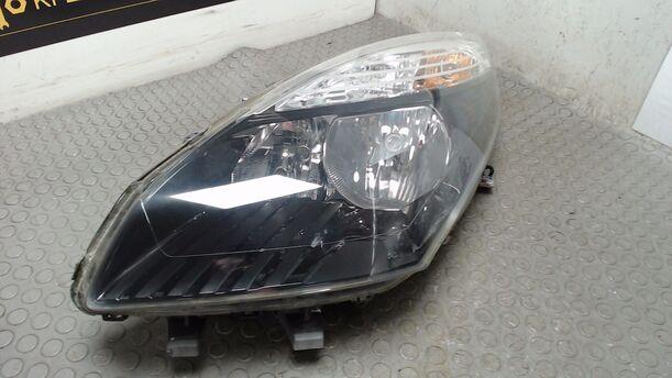 Foto: SCHEINWERFER LINKS eines Renault Grand Scenic dCi 130 FAP