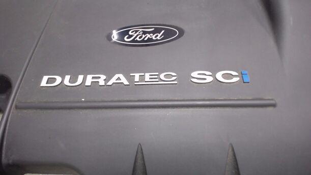 Foto: MOTORVERSCHALUNG eines Ford Mondeo 1.8 Viva X