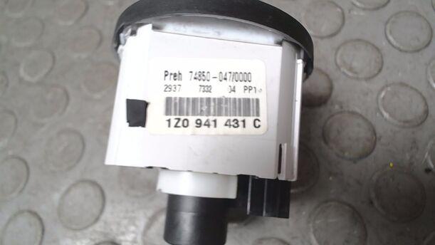Foto: LICHTSCHALTER eines Skoda Octavia Combi 1.9 TDI Viva X