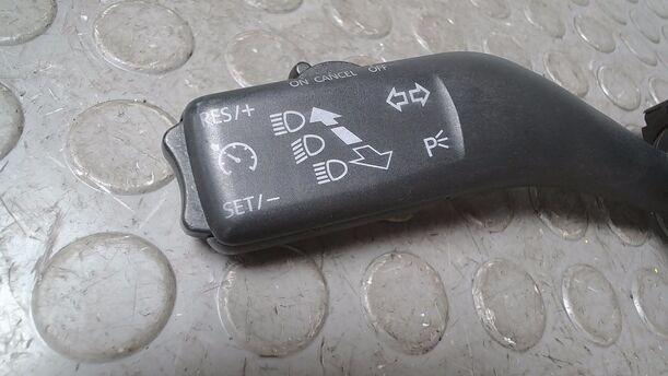 Foto: BLINKSCHALTER/ KOMBISCHALTER ( TEMPOMAT ) eines Skoda Octavia Combi 1.9 TDI Viva X