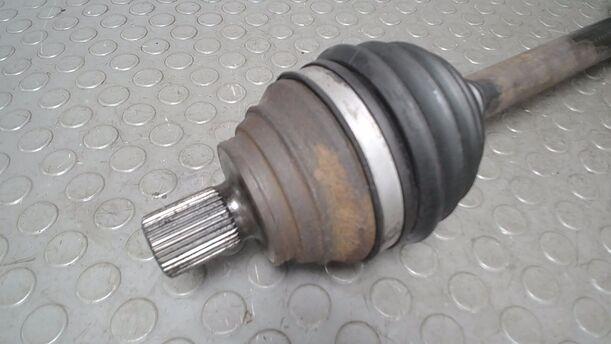 Foto: ANTRIEBSWELLE LINKS eines Skoda Octavia Combi 1.9 TDI Viva X