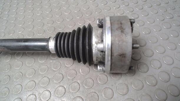 Foto: ANTRIEBSWELLE LINKS eines Skoda Octavia Combi 1.9 TDI Viva X