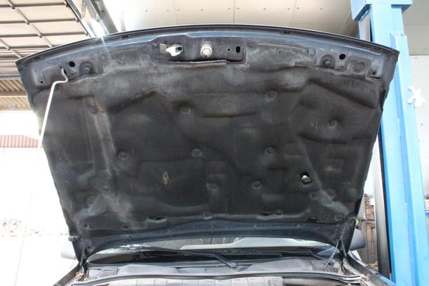 Foto: MOTORHAUBE ( VOR FACELIFT ) eines Opel Vectra GL