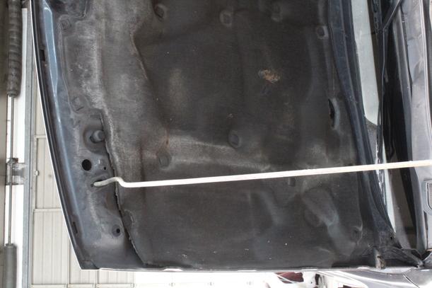 Foto: MOTORHAUBE ( VOR FACELIFT ) eines Opel Vectra GL