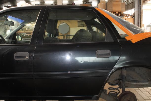 Foto: TÜR HINTEN LINKS eines Opel Vectra GL