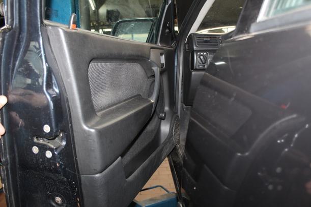 Foto: TÜR VORN LINKS eines Opel Vectra GL