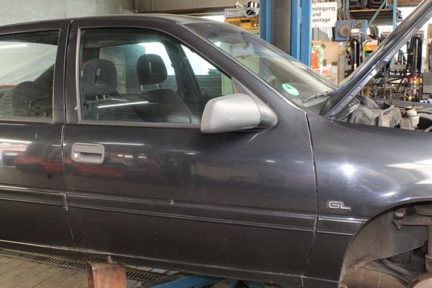 Foto: TÜR VORN RECHTS eines Opel Vectra GL