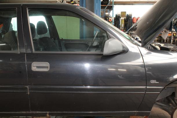 Foto: TÜR VORN RECHTS eines Opel Vectra GL