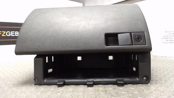 Foto: HANDSCHUHFACH eines Opel Vectra GL