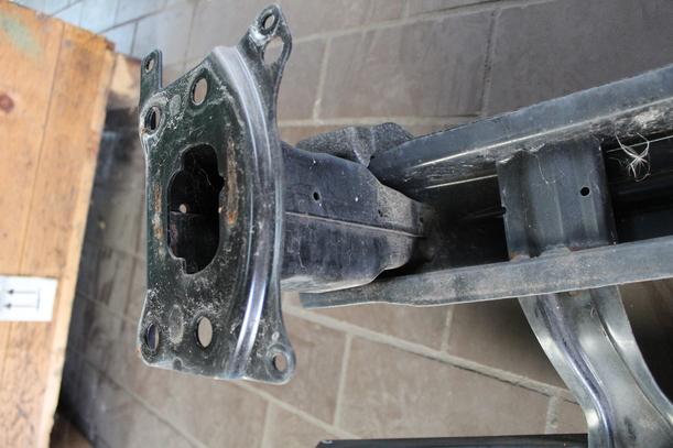 Foto: VERSTÄRKUNG VORN eines VW Passat 1.9 TDI DPF GL