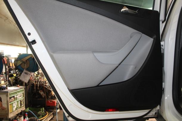 Foto: TÜR HINTEN LINKS ( LIMOUSINE ) eines VW Passat 1.9 TDI DPF GL