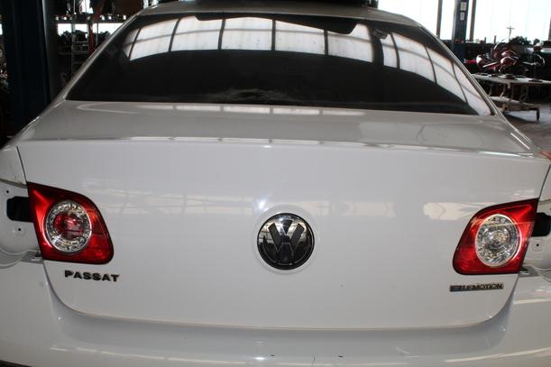Foto: HECKKLAPPE/ HECKDECKEL ( LIMOUSINE ) eines VW Passat 1.9 TDI DPF GL