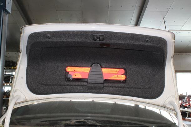 Foto: HECKKLAPPE/ HECKDECKEL ( LIMOUSINE ) eines VW Passat 1.9 TDI DPF GL