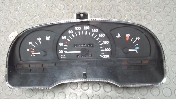 Foto: TACHOEINHEIT / KOMBIINSTRUMENT eines Opel Vectra GL