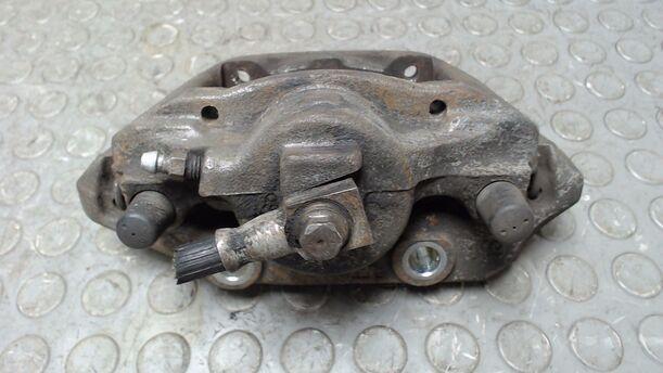 Foto: BREMSSATTEL VORN LINKS eines Opel Vectra acenta