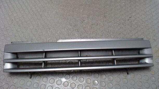 Foto: KÜHLERGRILL eines Opel Vectra acenta
