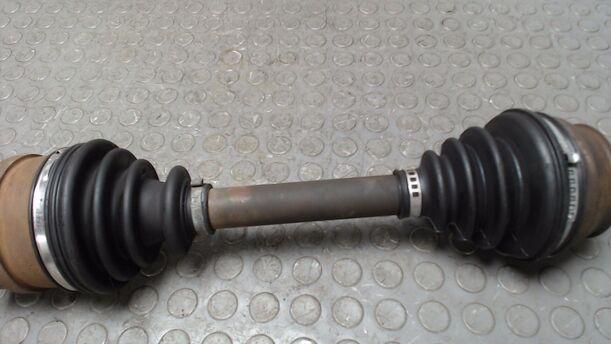 Foto: ANTRIEBSWELLE LINKS ( AUTOMATIK ) eines Opel Vectra acenta