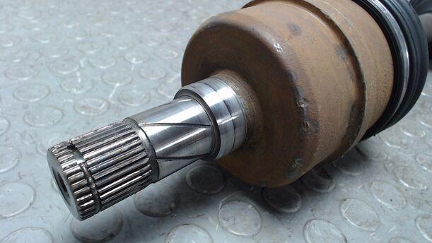 Foto: ANTRIEBSWELLE LINKS ( AUTOMATIK ) eines Opel Vectra acenta