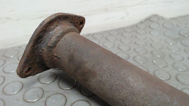 Foto: AUSPUFFROHR VORN eines Opel Vectra acenta