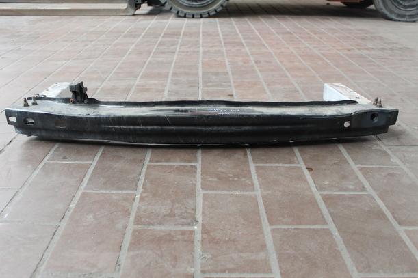 Foto: VERSTÄRKUNG HINTEN ( AVANT ) eines Audi A4 Avant 2.0 TDI DPF acenta