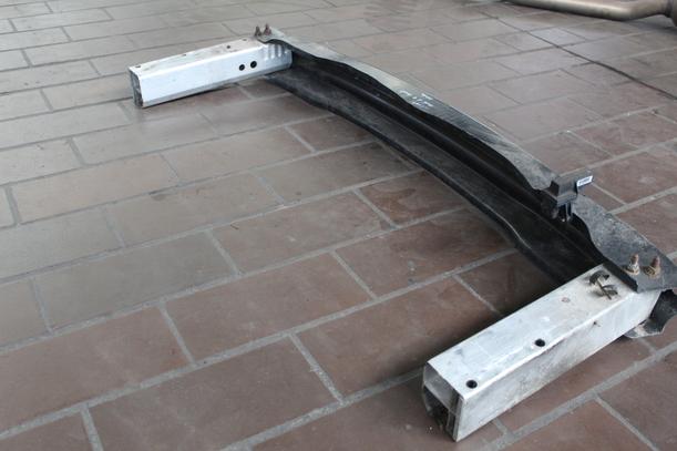 Foto: VERSTÄRKUNG HINTEN ( AVANT ) eines Audi A4 Avant 2.0 TDI DPF acenta