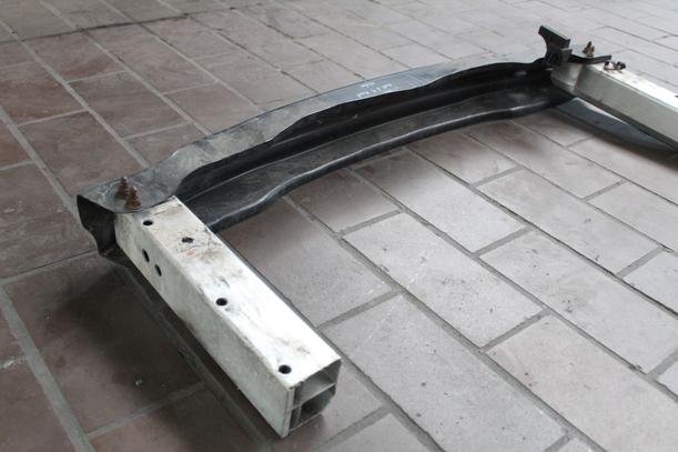 Foto: VERSTÄRKUNG HINTEN ( AVANT ) eines Audi A4 Avant 2.0 TDI DPF acenta