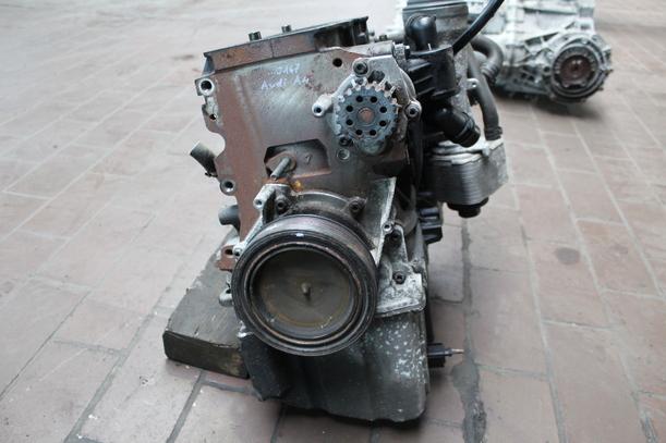 Foto: MOTORBLOCK ( CAGA ) eines Audi A4 Avant 2.0 TDI DPF acenta