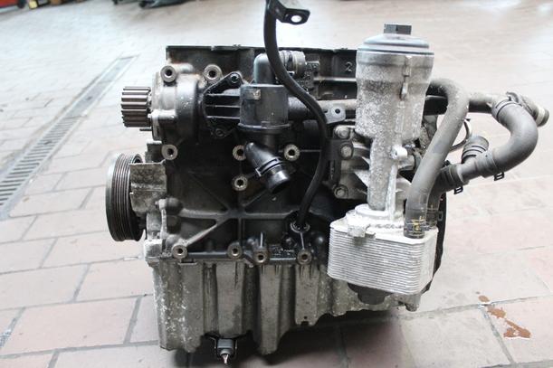 Foto: MOTORBLOCK ( CAGA ) eines Audi A4 Avant 2.0 TDI DPF acenta