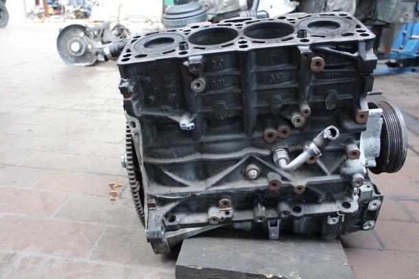 Foto: MOTORBLOCK ( CAGA ) eines Audi A4 Avant 2.0 TDI DPF acenta
