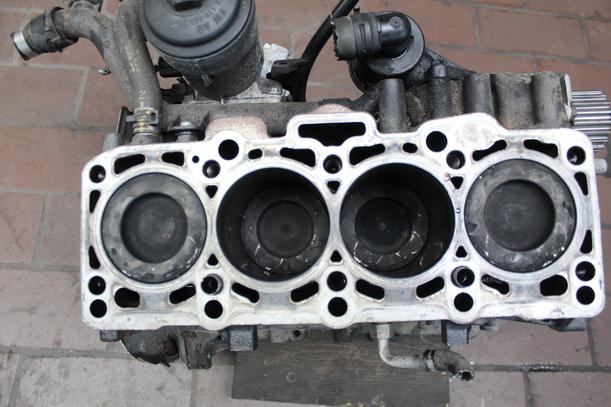 Foto: MOTORBLOCK ( CAGA ) eines Audi A4 Avant 2.0 TDI DPF acenta