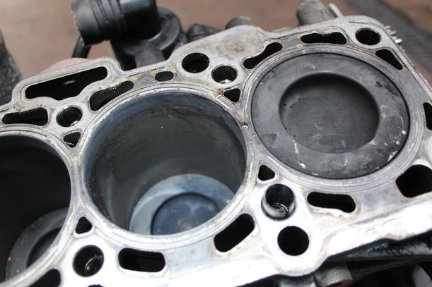 Foto: MOTORBLOCK ( CAGA ) eines Audi A4 Avant 2.0 TDI DPF acenta