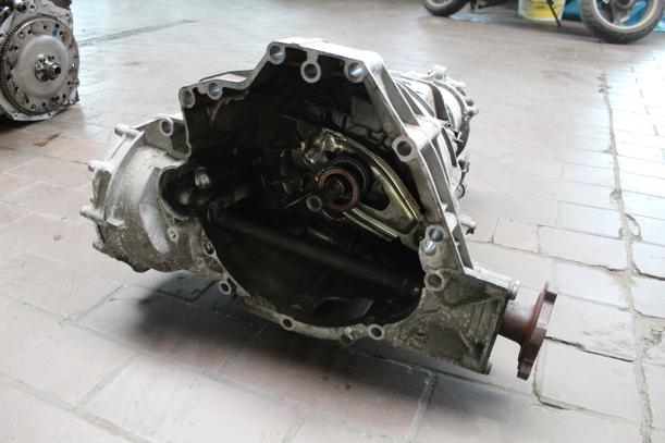 Foto: SCHALTGETRIEBE & GANG ( LLN / UNGEPRÜFT ) eines Audi A4 Avant 2.0 TDI DPF acenta