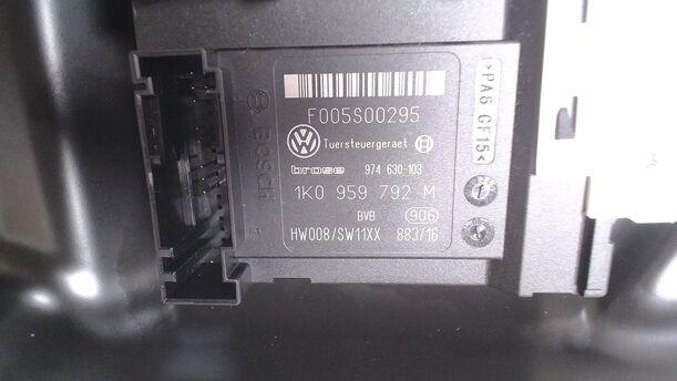 Foto: FENSTERHEBER ELEKTRISCH VORN RECHTS ( AB 2007 ) eines VW Passat 1.9 TDI DPF acenta