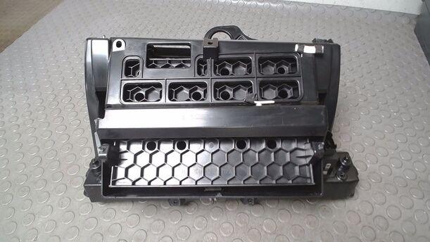 Foto: HANDSCHUHFACH ( CLASSICGREY ) eines VW Passat 1.9 TDI DPF acenta