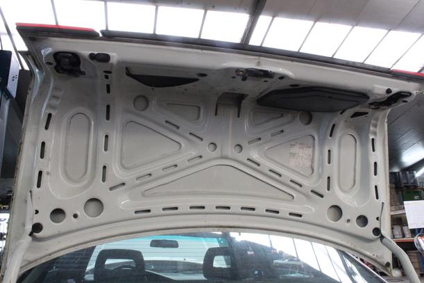 Foto: HECKDECKEL/ HECKKLAPPE eines Audi 100 acenta