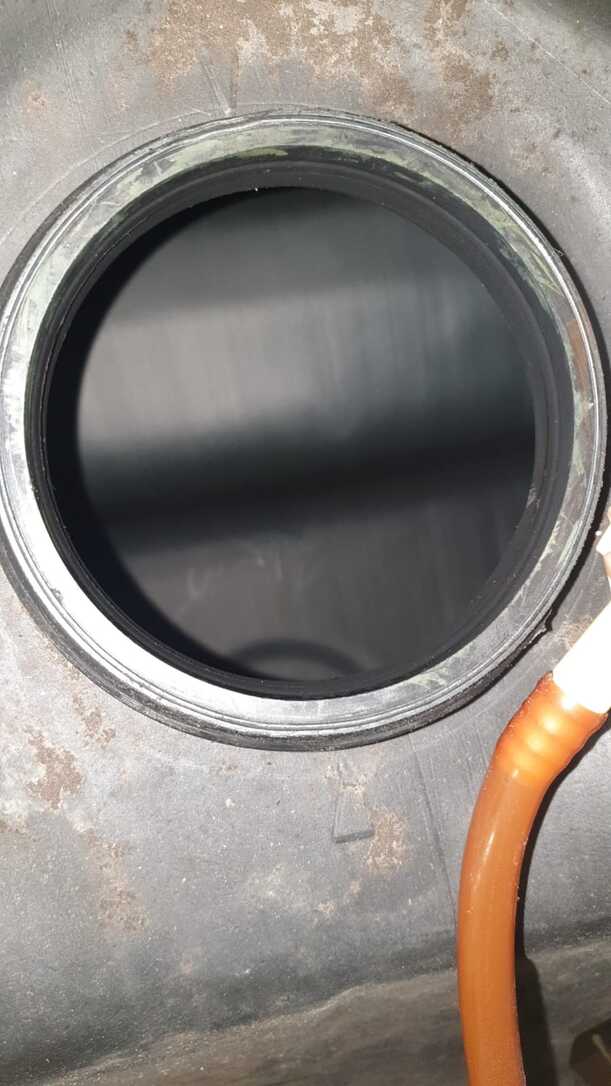 Foto: KRAFTSTOFFTANK ( VERGASER ) eines Audi 100 acenta