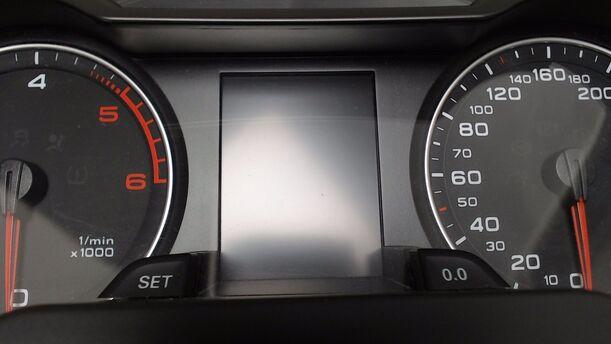 Foto: TACHOEINHEIT / KOMBIINSTRUMENT eines Audi A4 Avant 2.0 TDI DPF acenta