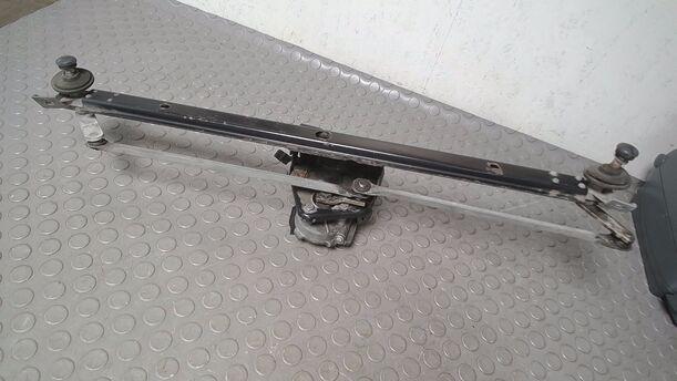Foto: SCHEIBENWISCHERMOTOR VORN eines Audi 100 acenta